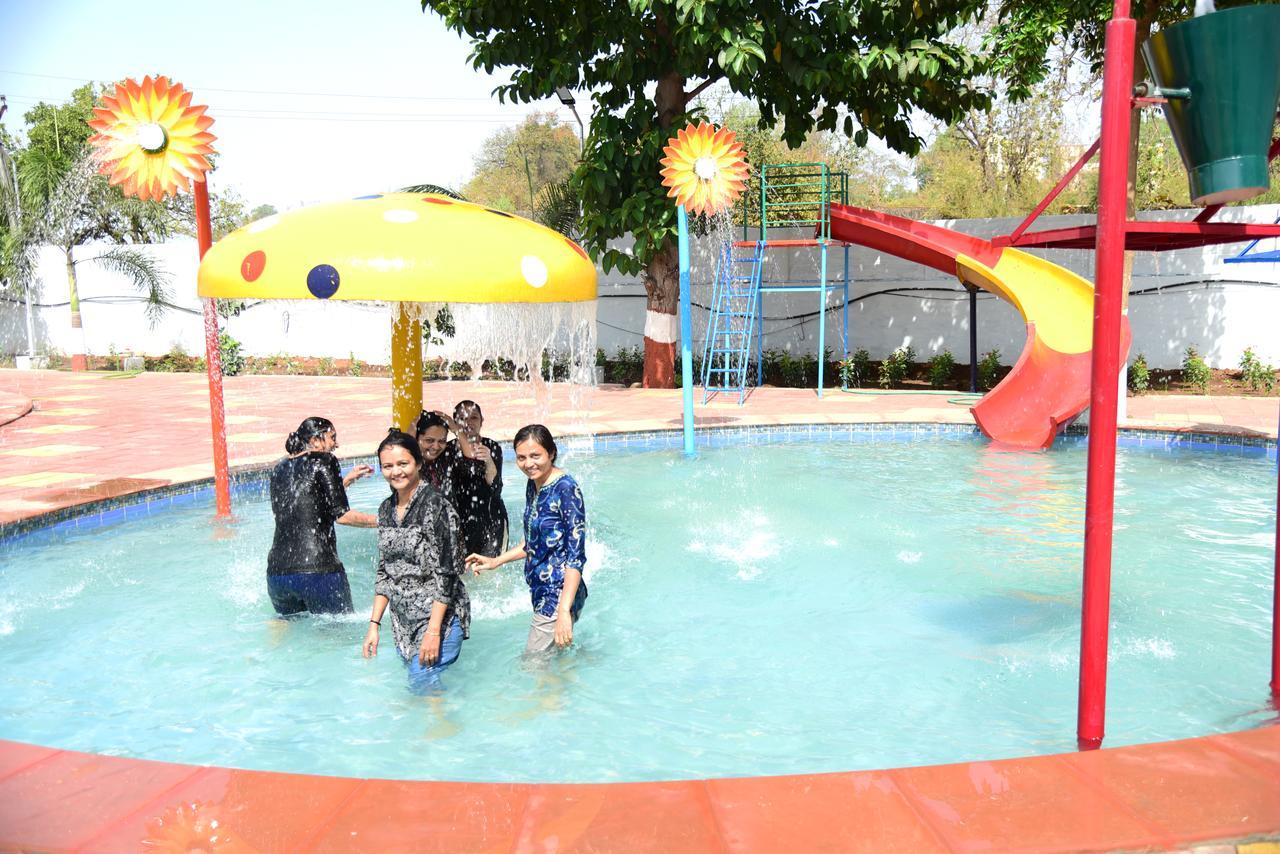 River Touch Resort Silvassa Eksteriør bilde
