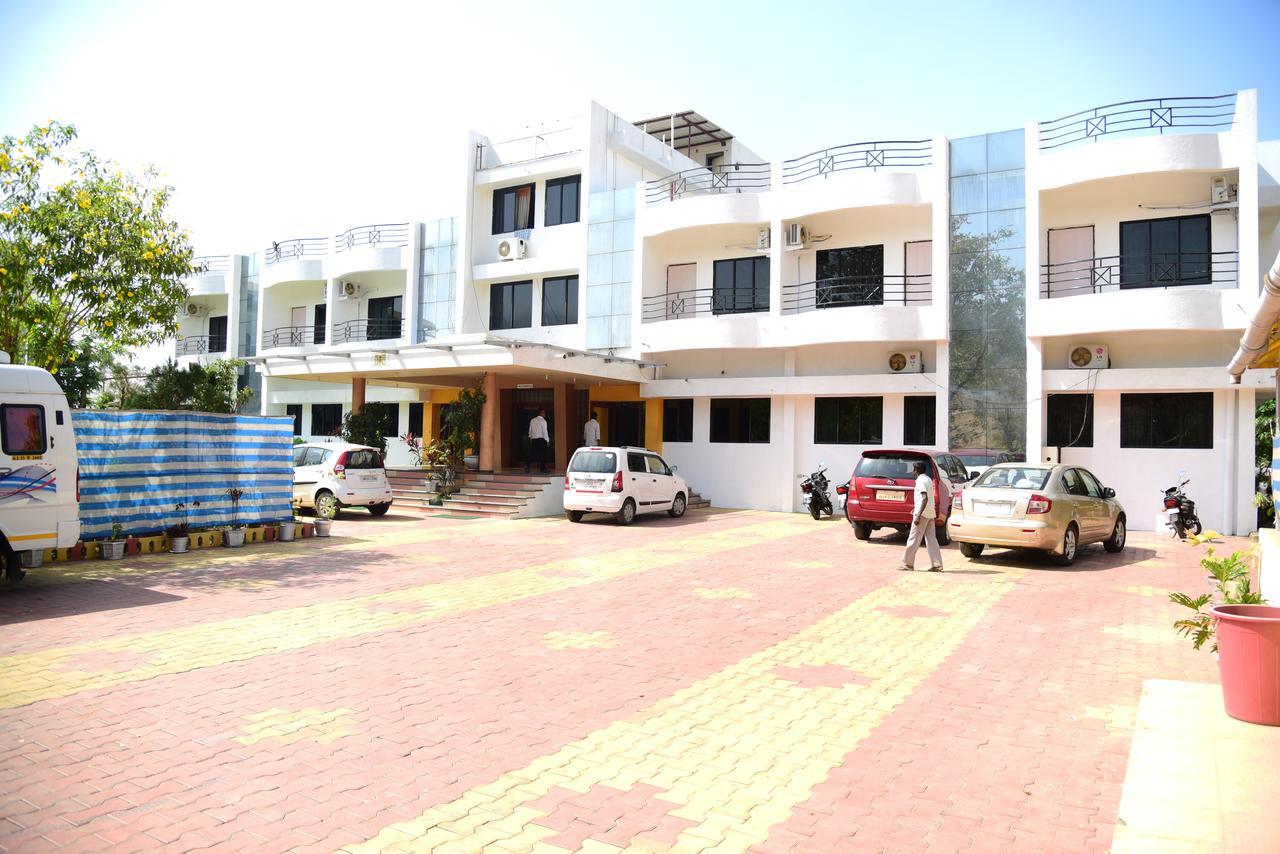 River Touch Resort Silvassa Eksteriør bilde