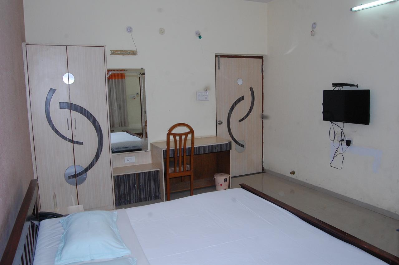 River Touch Resort Silvassa Eksteriør bilde